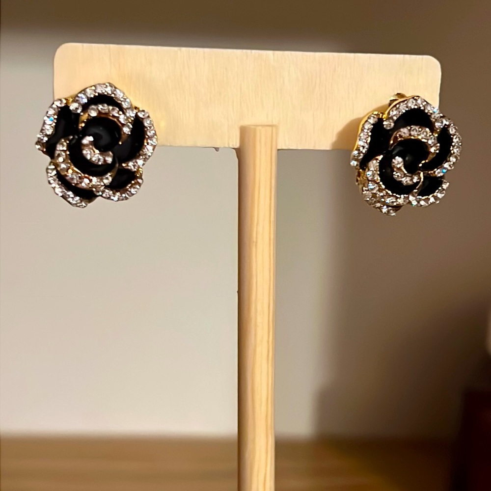 NWOT black and silver rose earrings